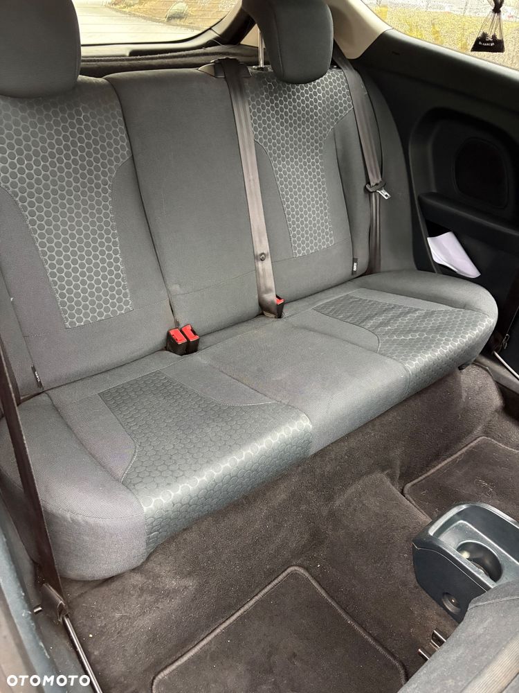 Ford Fiesta - 10