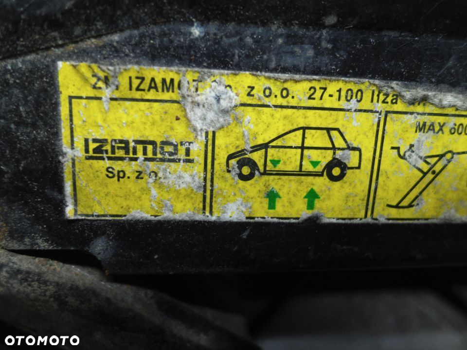 Lewarek samochodowy podnośnik Izamot - 2