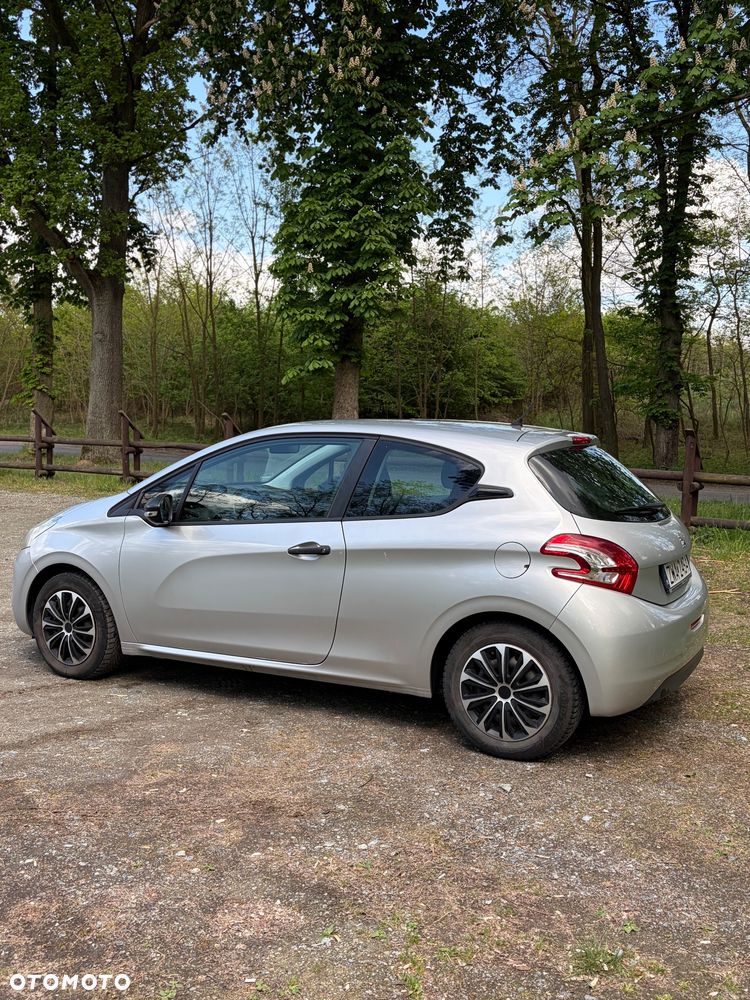 Peugeot 208 - 5