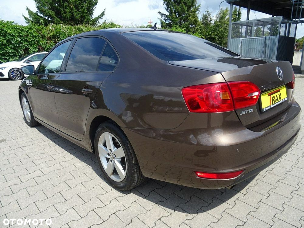 Volkswagen Jetta - 4