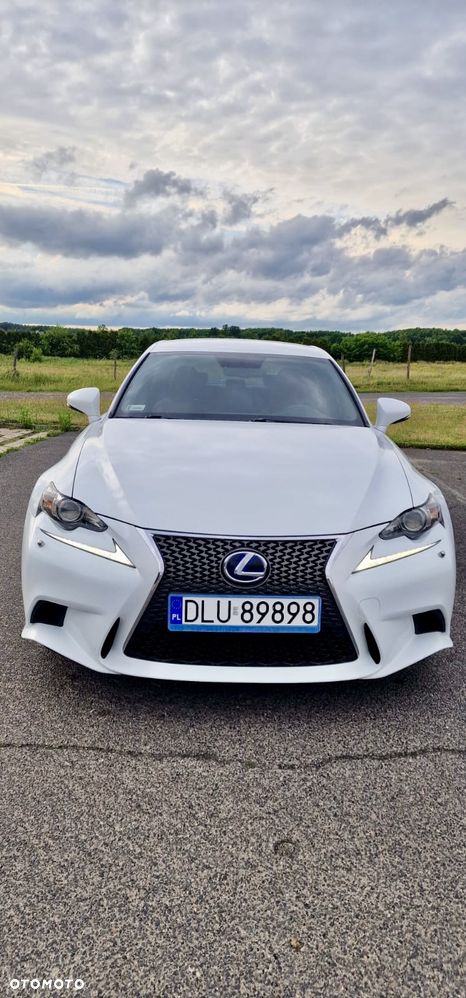 Lexus IS ver-300h-f-sport-eu6 - 1