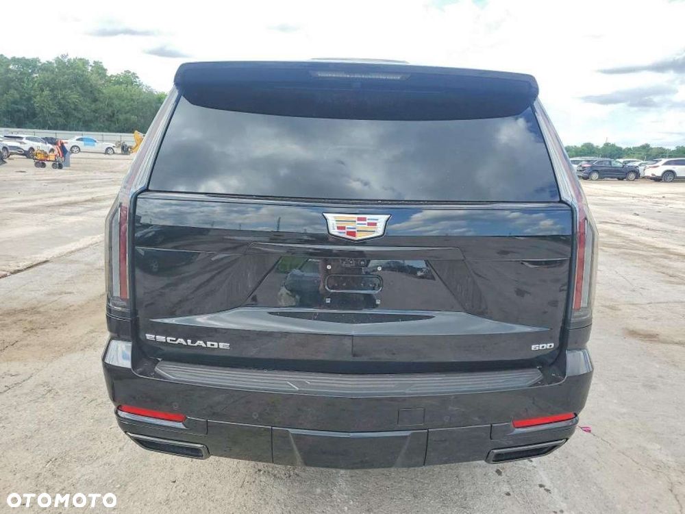 Cadillac Escalade - 3