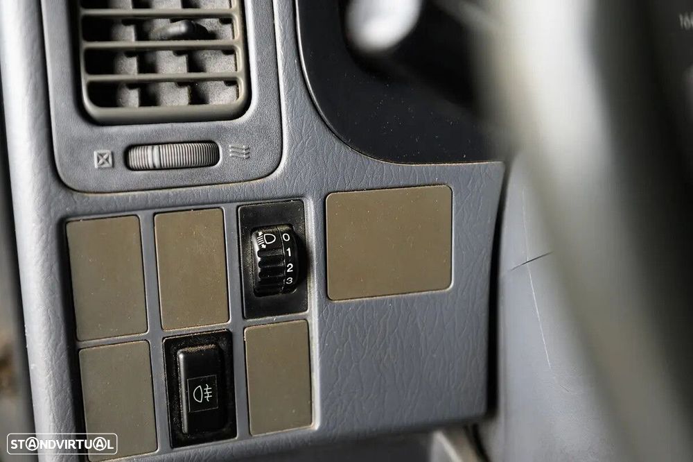 Toyota HiAce 2.4 D LXH12LG - 22