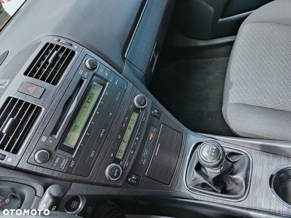 Toyota Avensis 2.0 Sol EU5 - 18