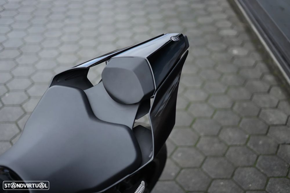 Yamaha YZF R1 2025 BLACK AKRAPOVIC - 14