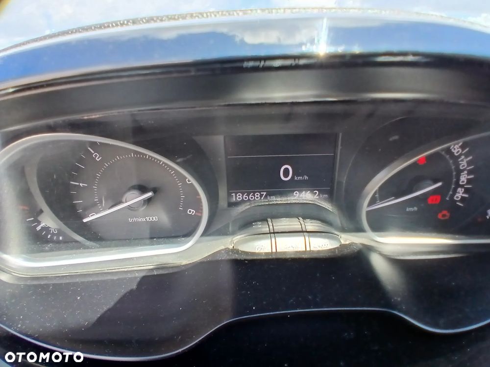 Peugeot 208 e-HDi 115 Stop&Start Allure - 11
