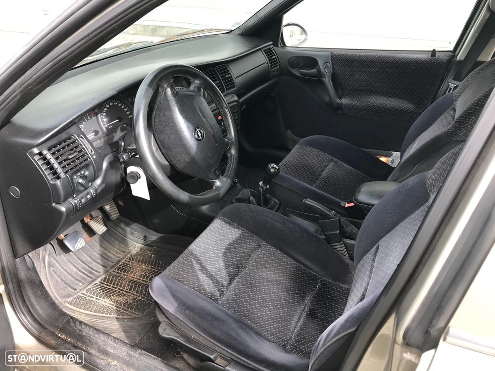Opel Vectra B 1.6i 4P 1997 - Para Peças - 6