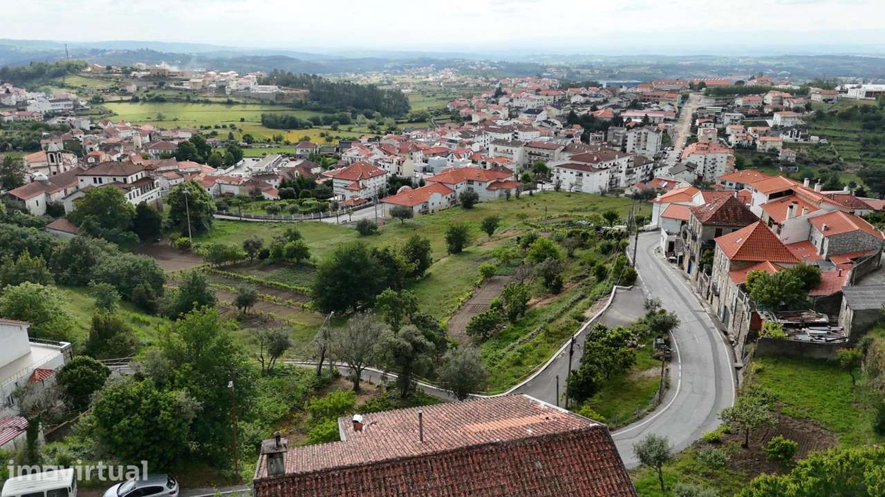 Casa dividida em 3 apartamentos com garagem - Grande imagem: 3/24
