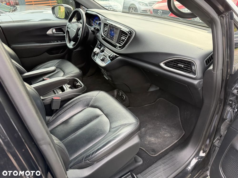 Chrysler Pacifica - 25