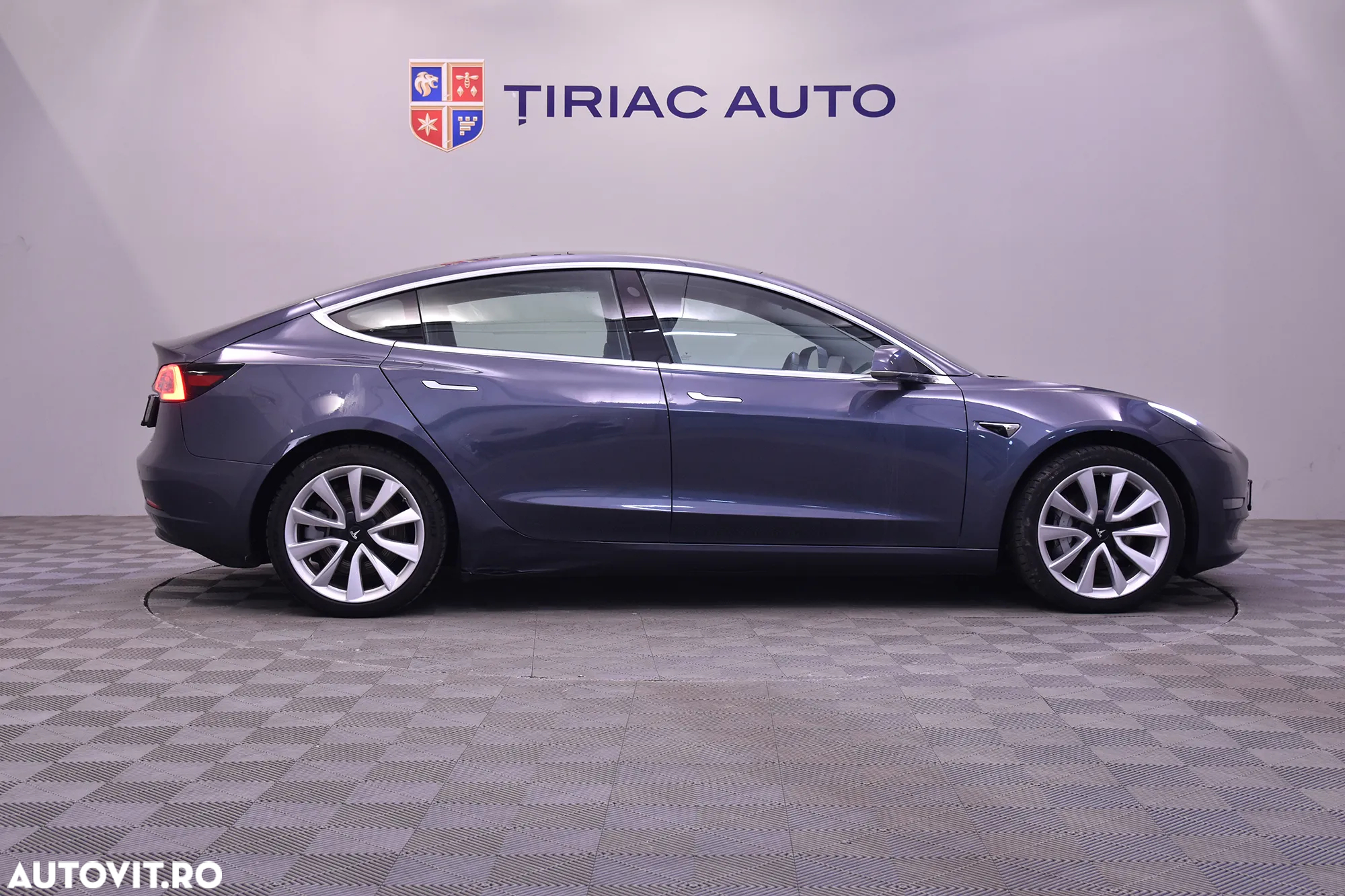 Tesla Model 3 Long Range - 6