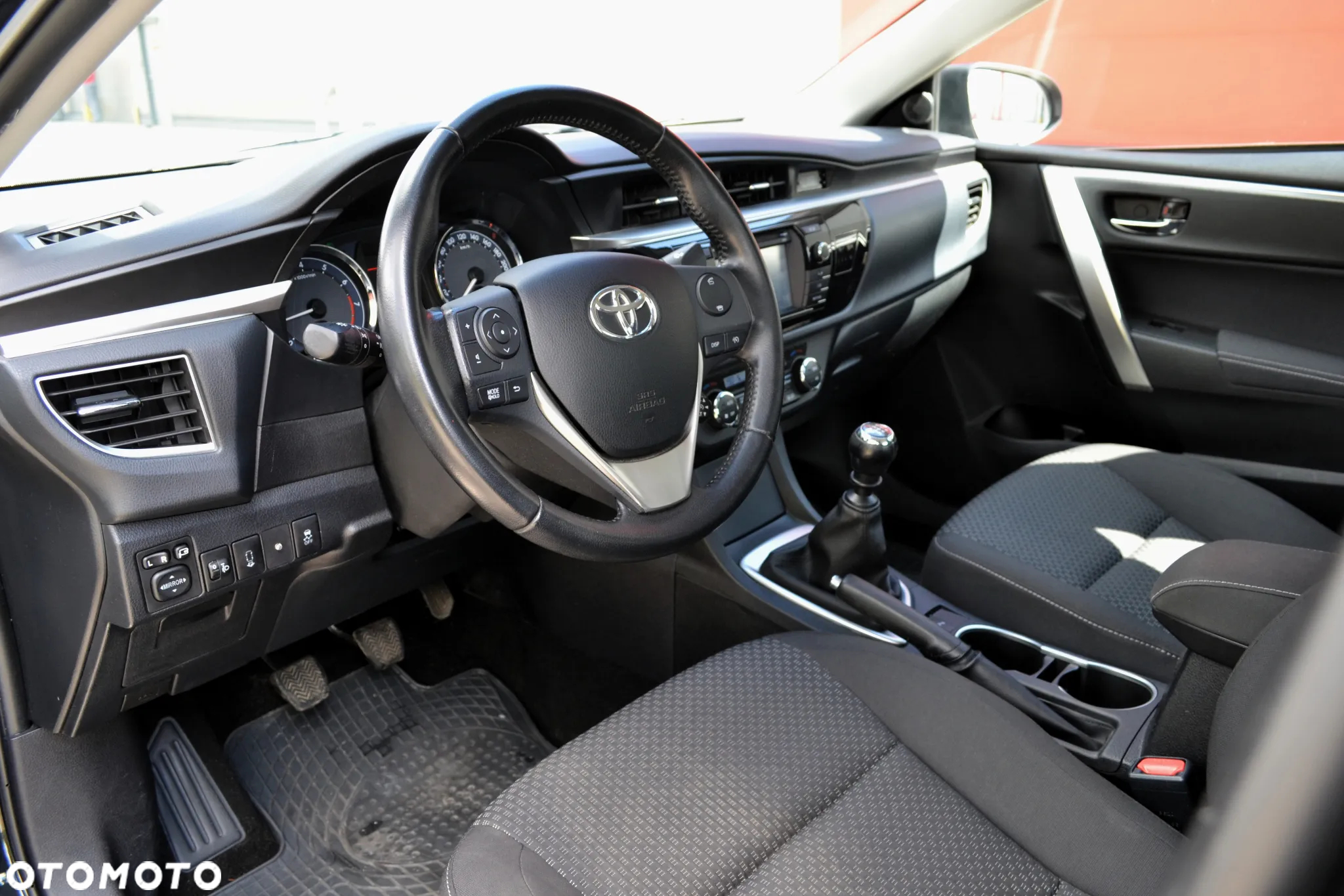 Toyota Corolla 1.6 Premium + - 5