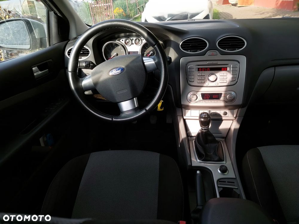 Ford Focus 1.6 Ti-VCT Trend + - 4