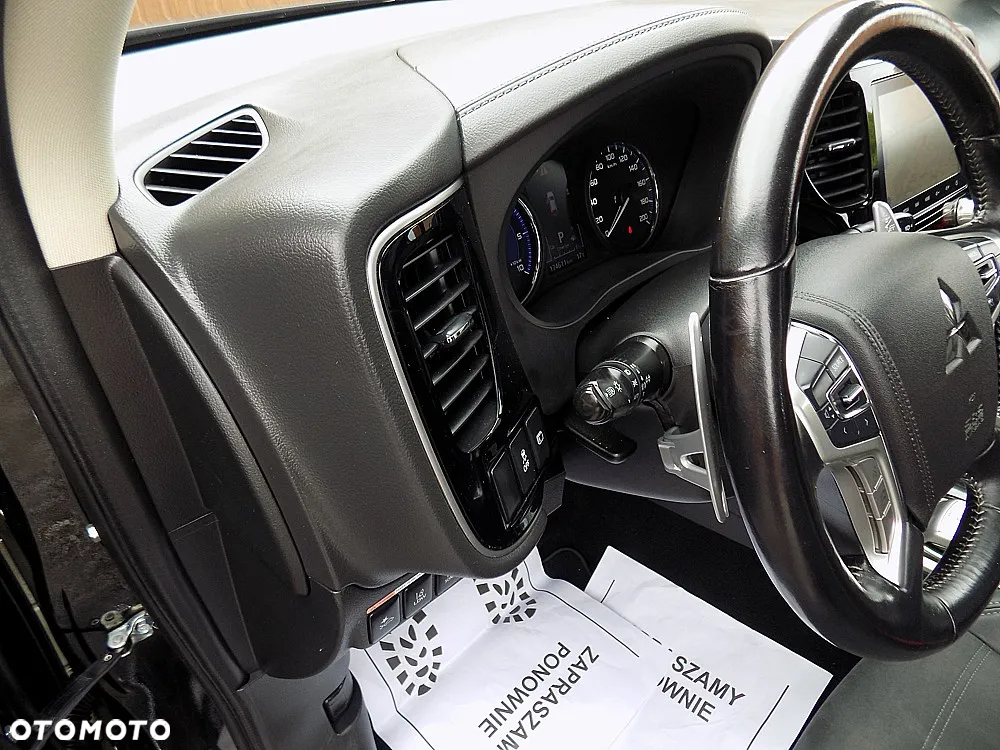 Mitsubishi Outlander 2.4 4WD Plug-In Hybrid Top - 12