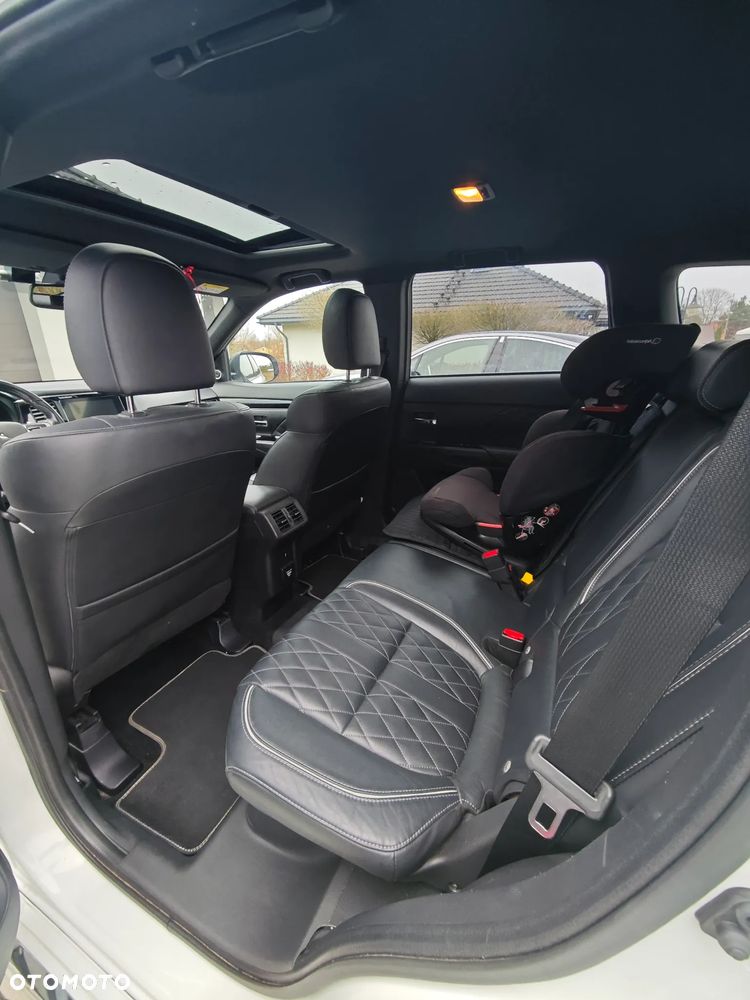 Mitsubishi Outlander Instyle + - 16