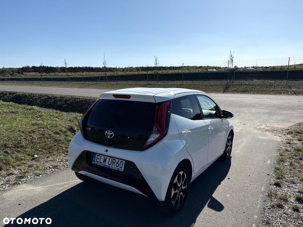 Toyota Aygo x-play connect - 8