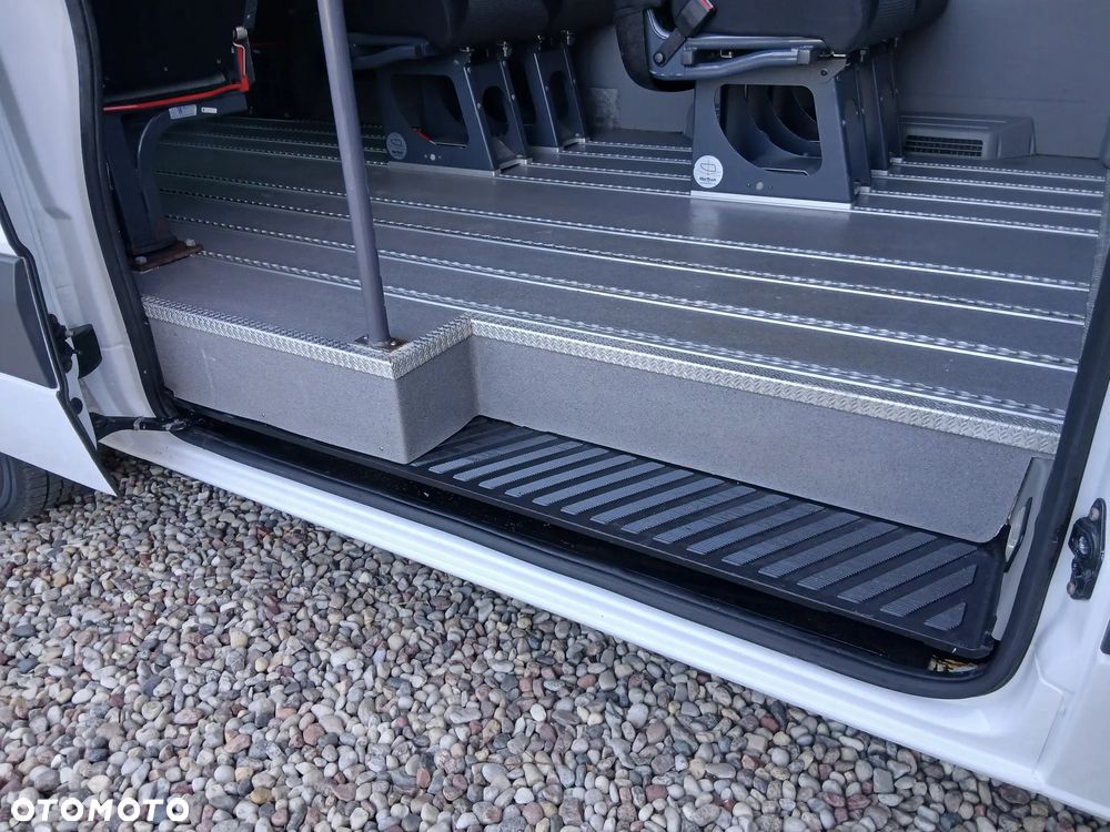 Mercedes-Benz Sprinter - 26