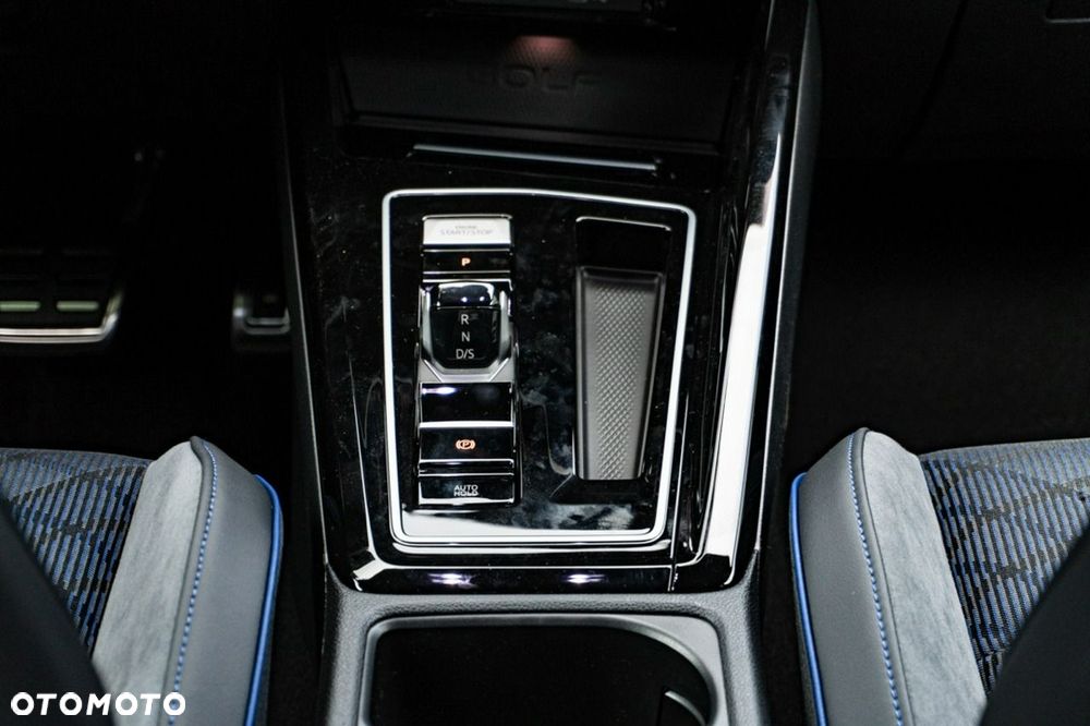 Volkswagen Golf - 25
