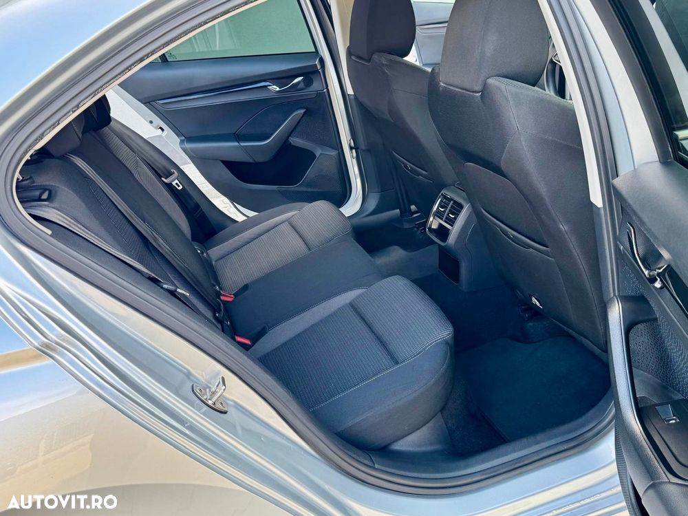Skoda Octavia 2.0 TDI DSG Premium Edition - 12