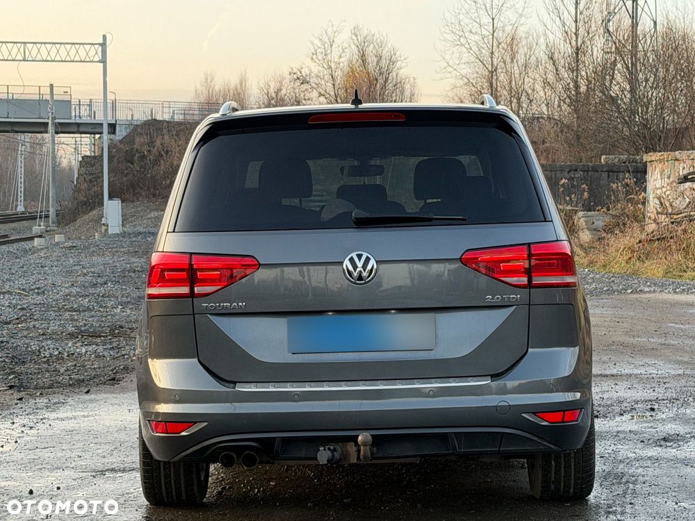 Volkswagen Touran - 4