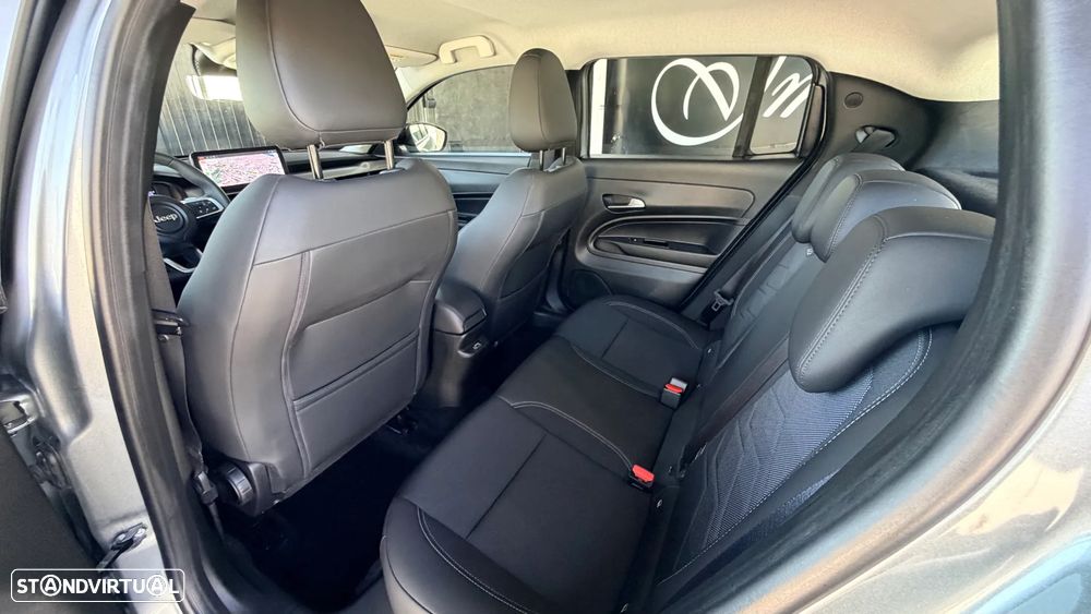 Jeep Avenger 1.2 T3 48V 4xe Hybrid eAWD Auto Upland - 31
