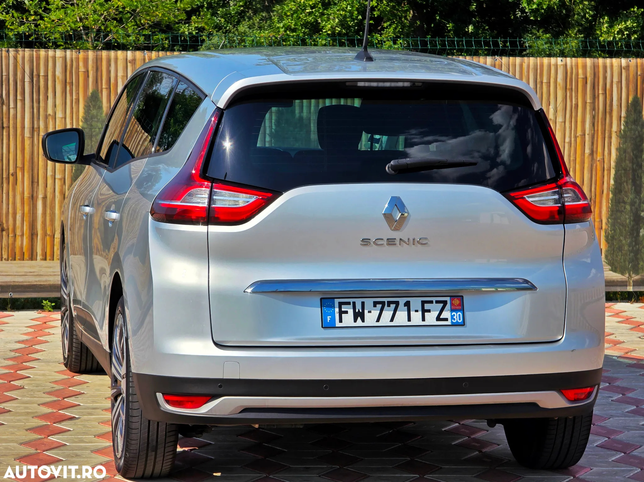 Renault Grand Scenic BLUE dCi 120 EDC BUSINESS EDITION - 11