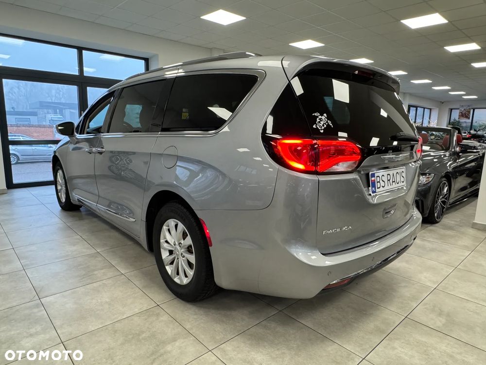 Chrysler Pacifica - 29