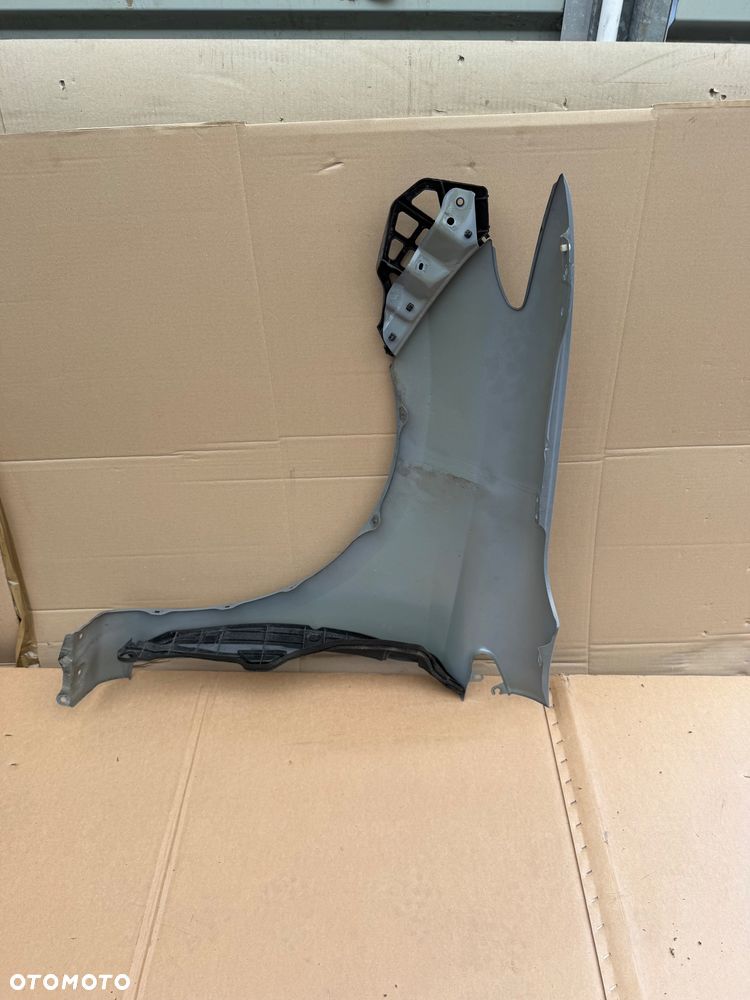 Toyota Auris II Lift przedni prawy błotnik - 3
