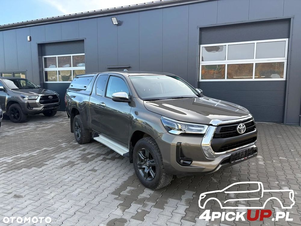 Toyota Hilux 2.4 D-4D Extra Cab Live 4x4 - 1
