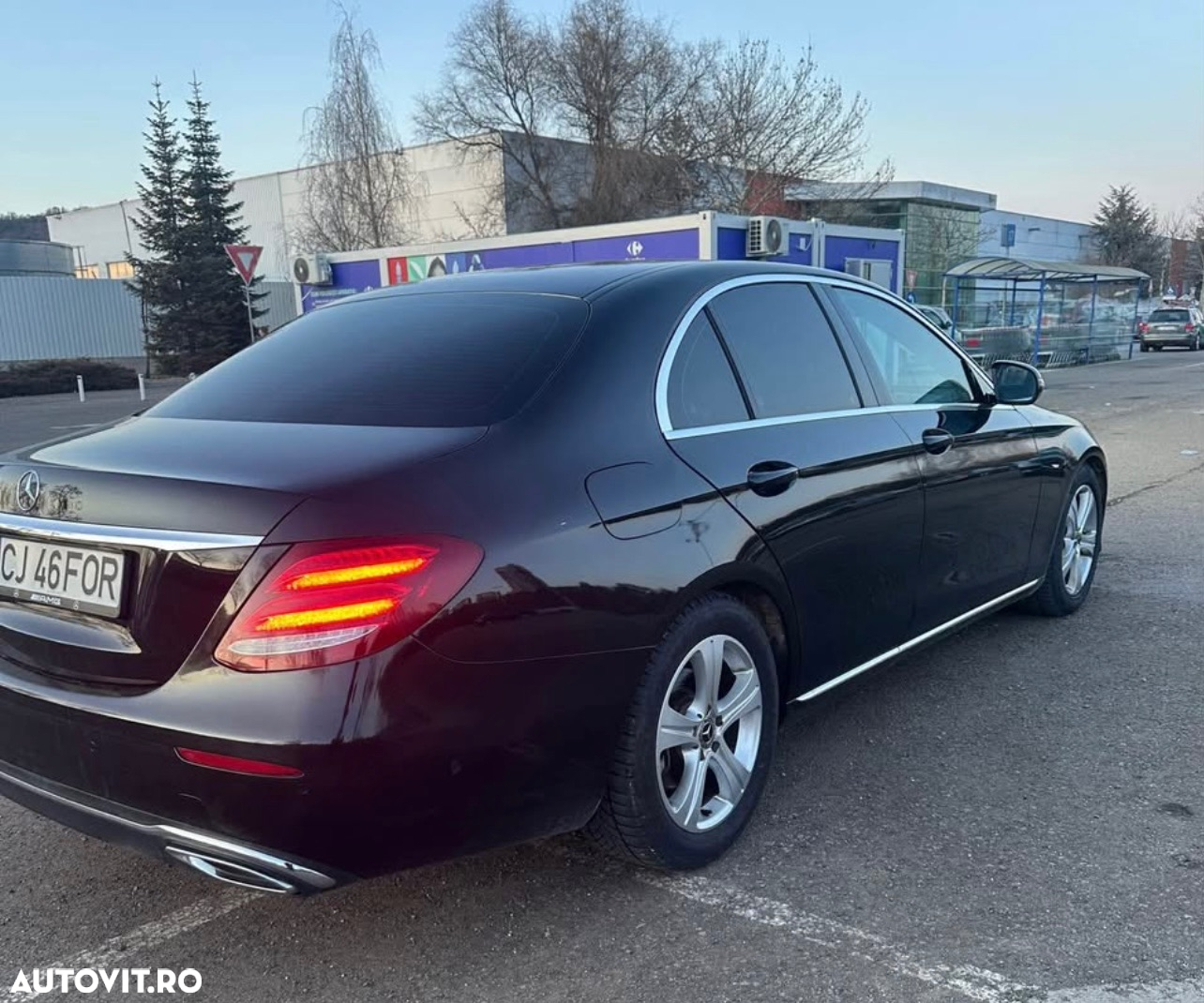 Mercedes-Benz E 220 d 4Matic 9G-TRONIC Exclusive - 4