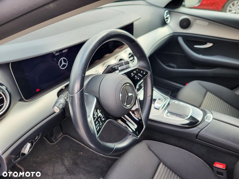 Mercedes-Benz Klasa E 300 de 4Matic 9G-TRONIC Exclusive - 6
