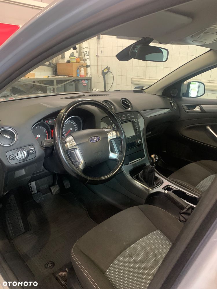 Ford Mondeo 2.0 Trend - 13