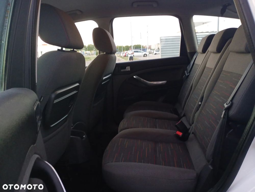 Ford C-MAX - 16