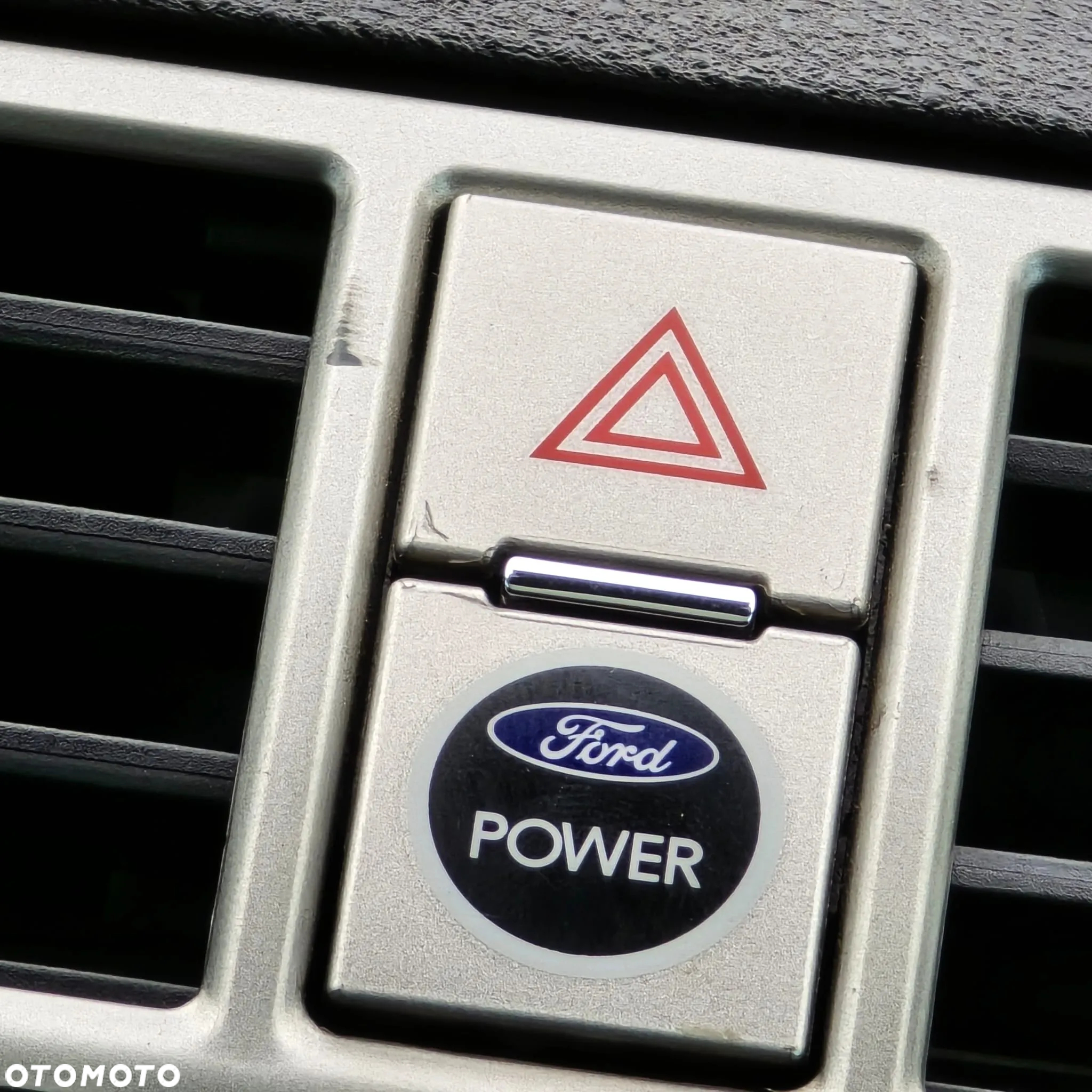 Ford Kuga 2.0 TDCi FWD Titanium - 28