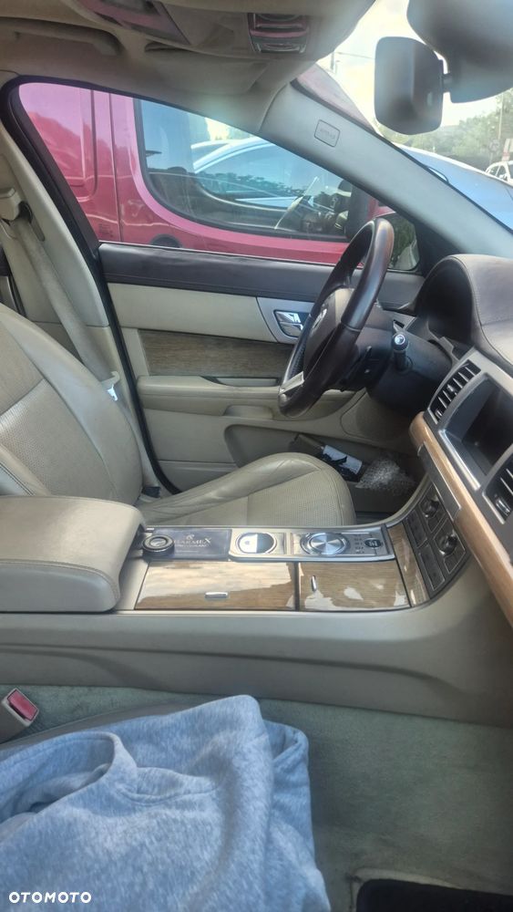 Jaguar XF 2.7 V6 D Luxury - 5