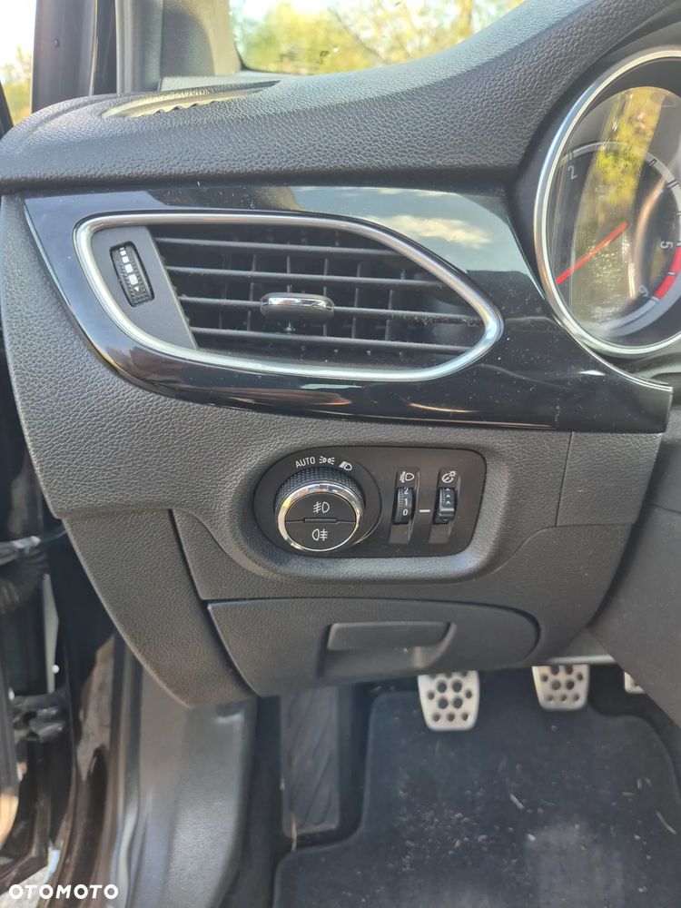 Opel Astra 1.6 D (CDTI) Start/Stop Dynamic - 16