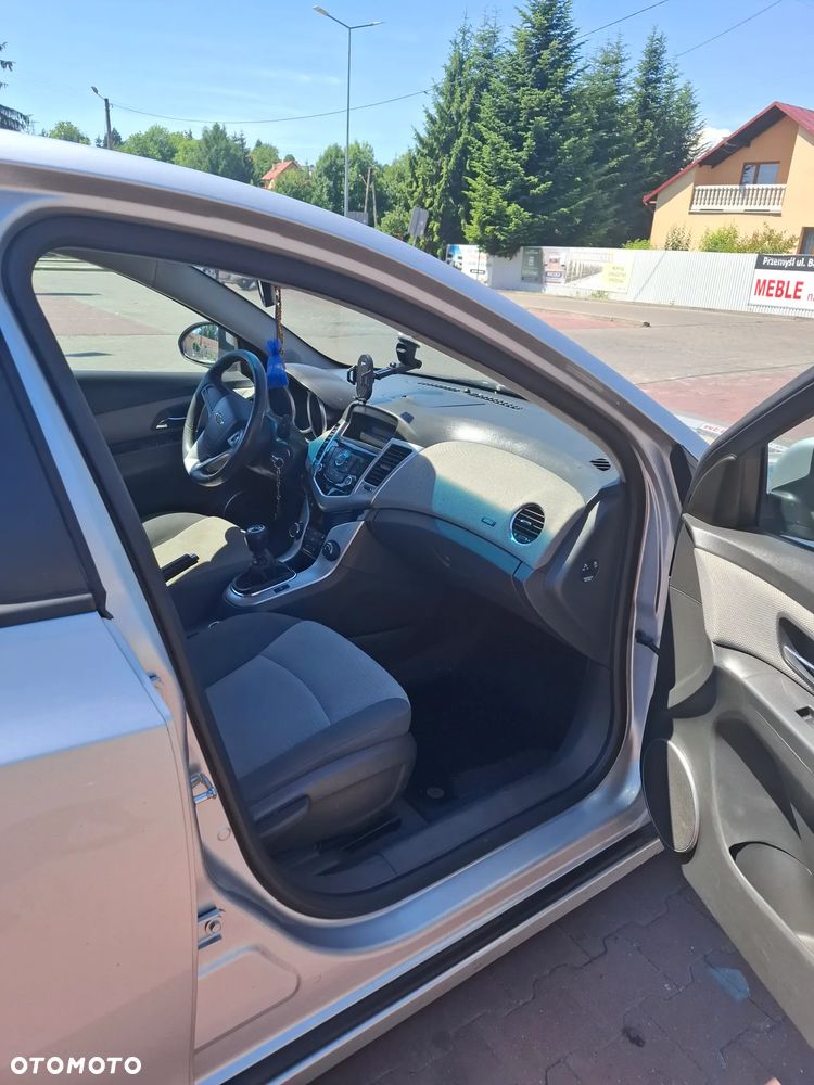 Chevrolet Cruze 1.6 LS - 16