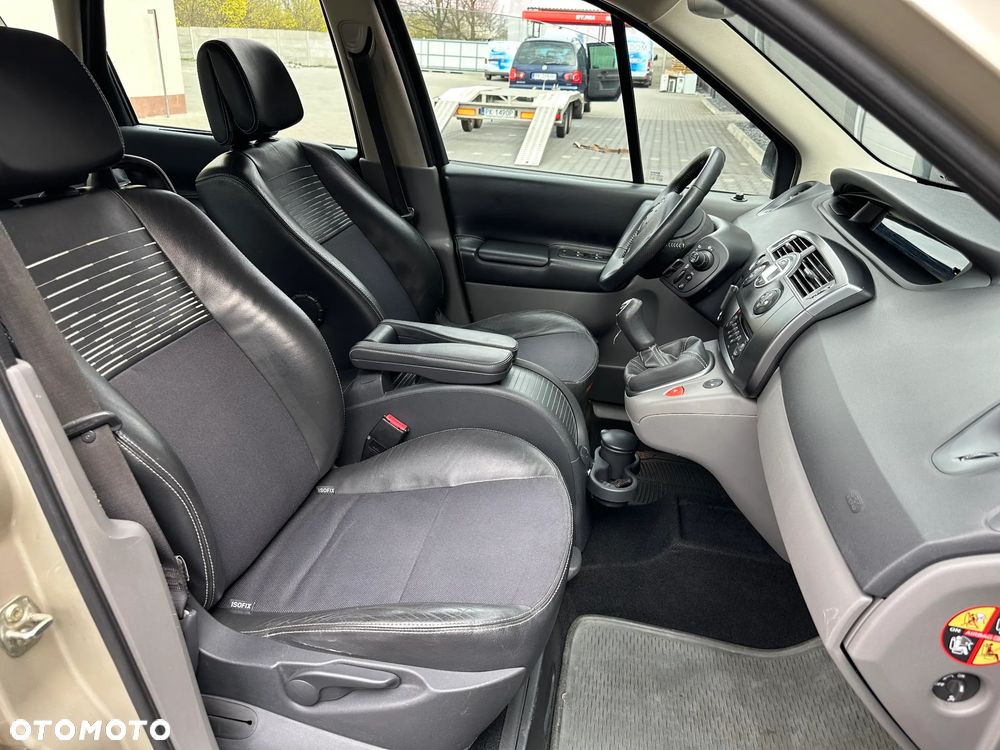 Renault Scenic - 16