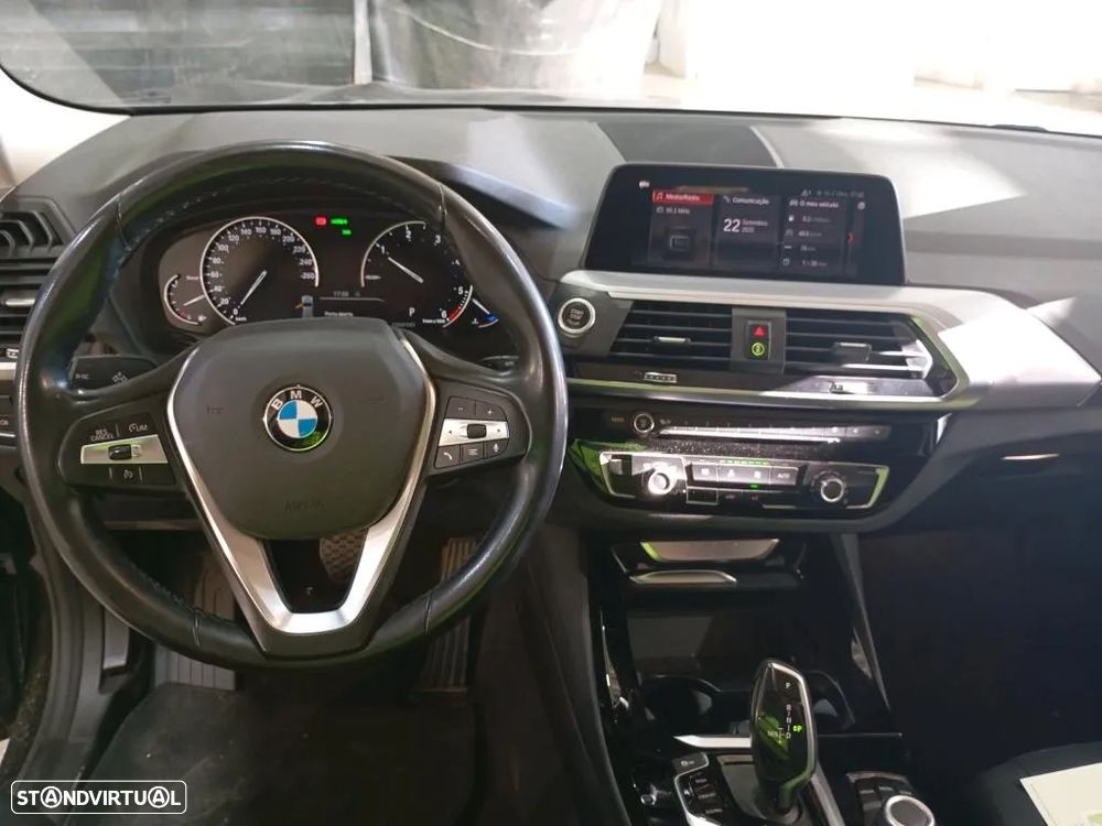 BMW X3 18 d sDrive Auto - 8
