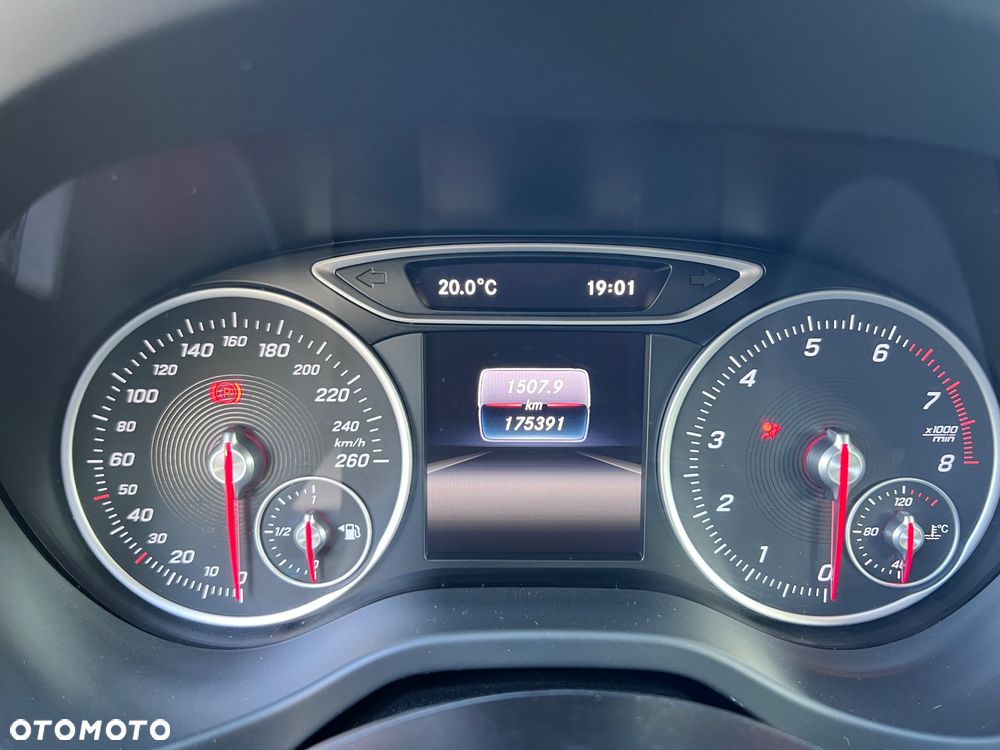 Mercedes-Benz Klasa A 180 BlueEfficiency Edition - 19