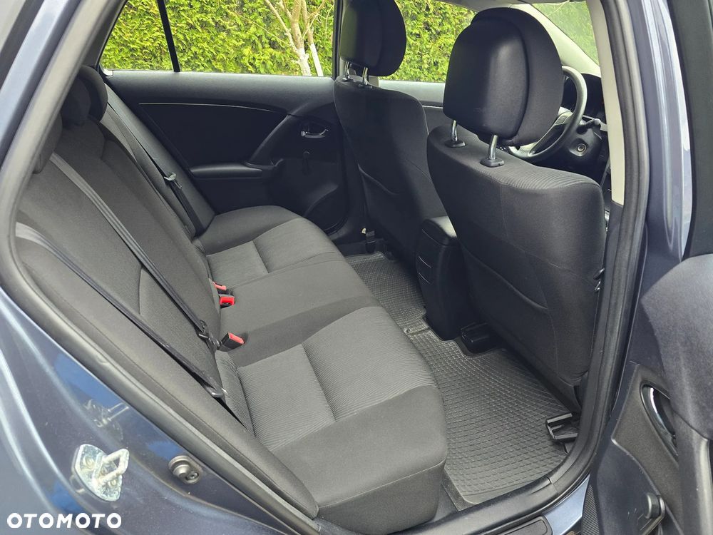 Toyota Avensis 1.6 Sol - 13