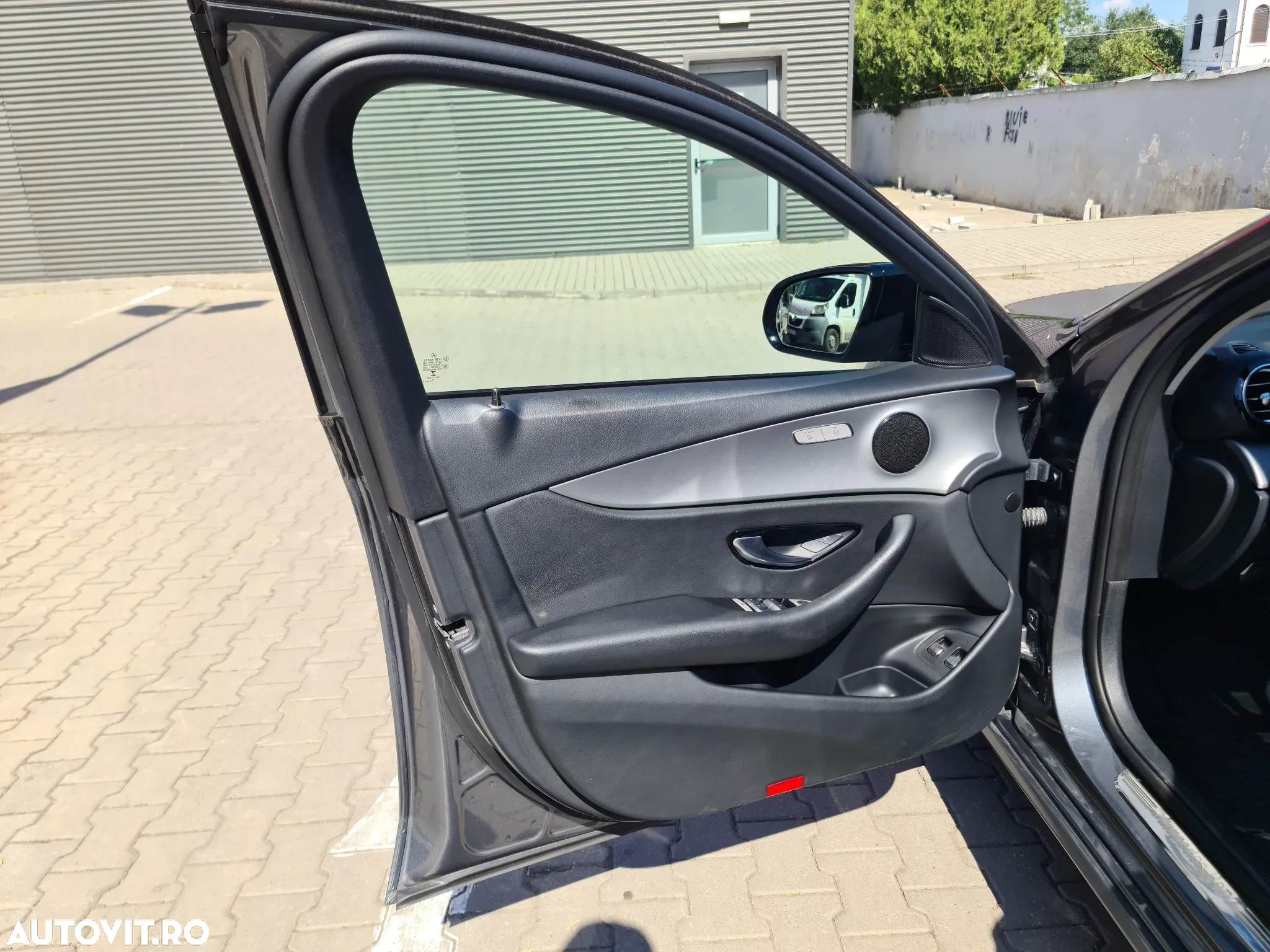 Mercedes-Benz E - 14