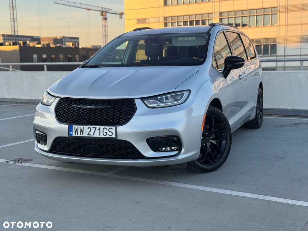 Chrysler Pacifica - 4