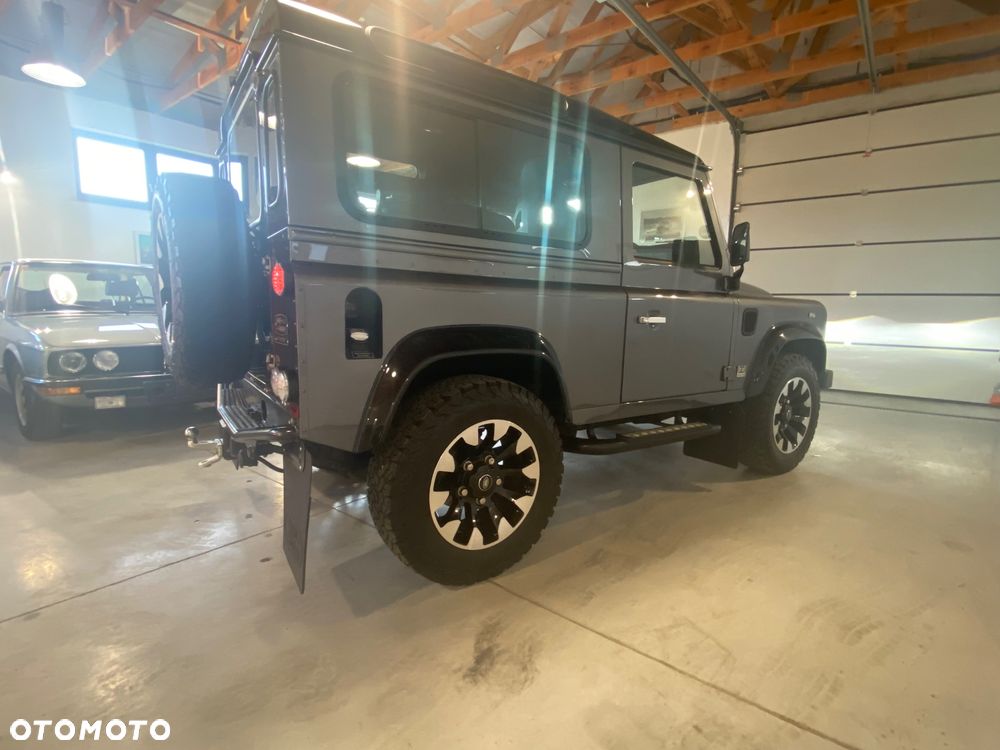 Land Rover Defender - 23