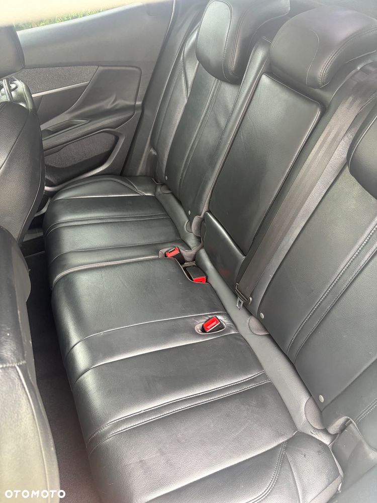Peugeot 3008 PureTech 130 Stop & Start GPF Allure Business-Paket - 23