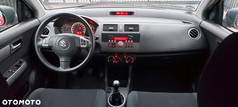 Suzuki Swift 1.3 Limited 25 - 35