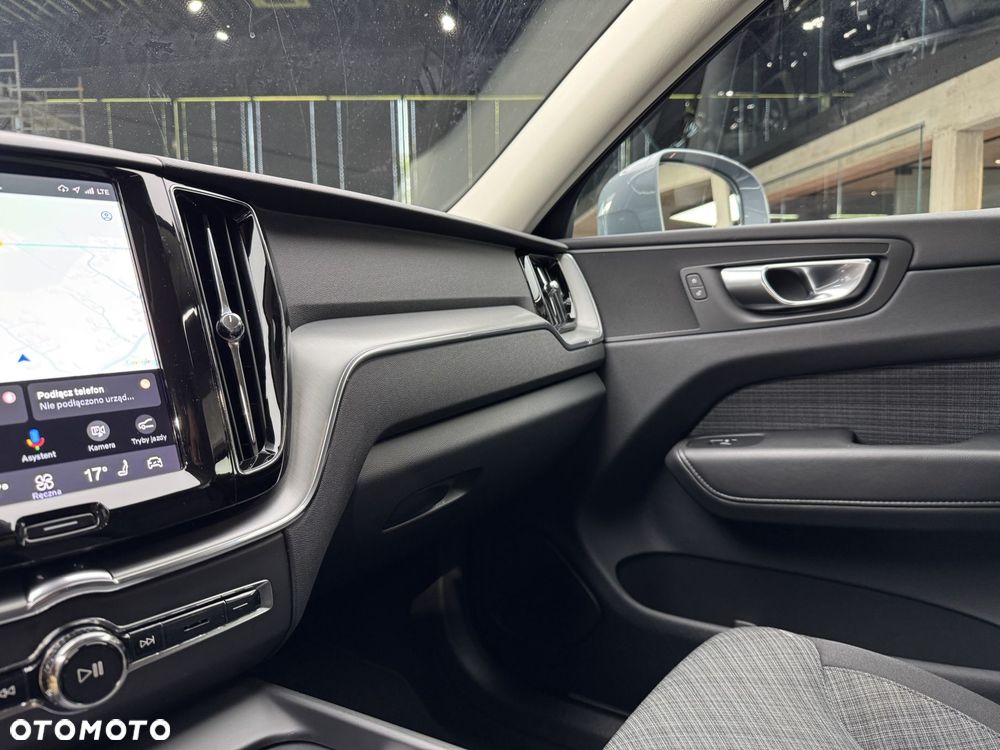 Volvo XC 60 B4 D AWD Momentum Pro - 28