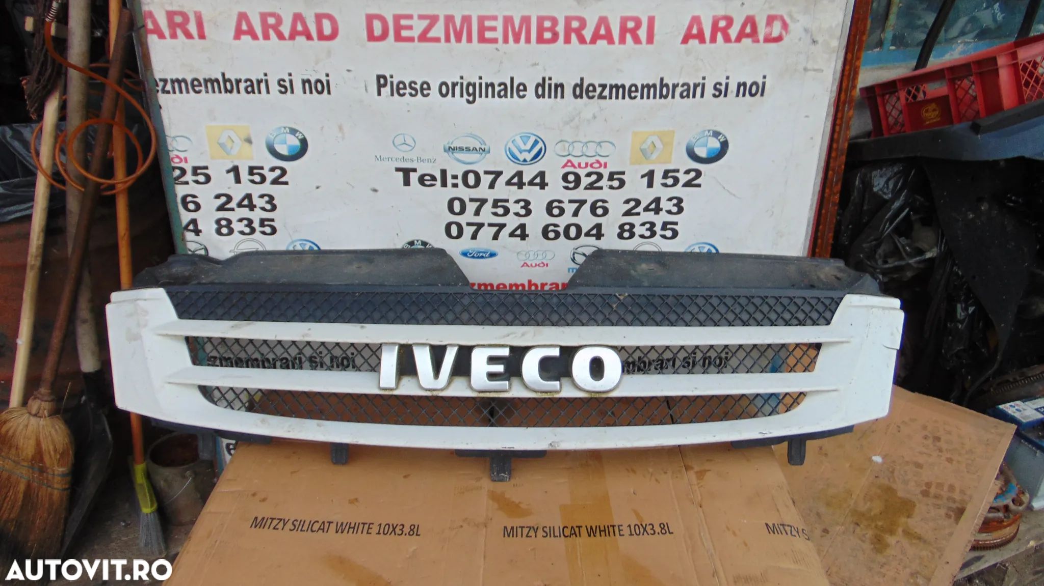 Grila Iveco Daily 5 an 2007-2011 grila frontala grila fata cu emblema iveco dayli - 1