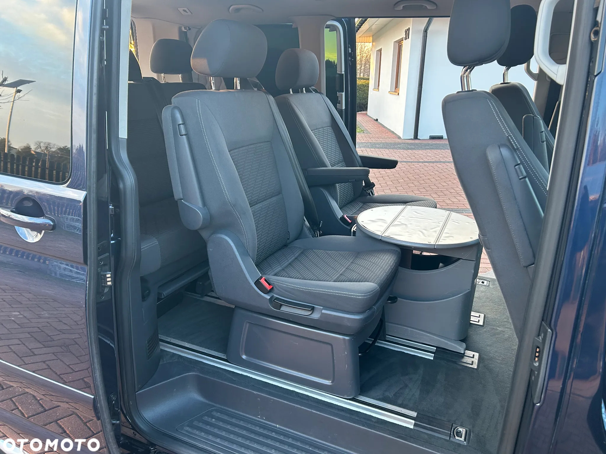 Volkswagen Multivan - 14