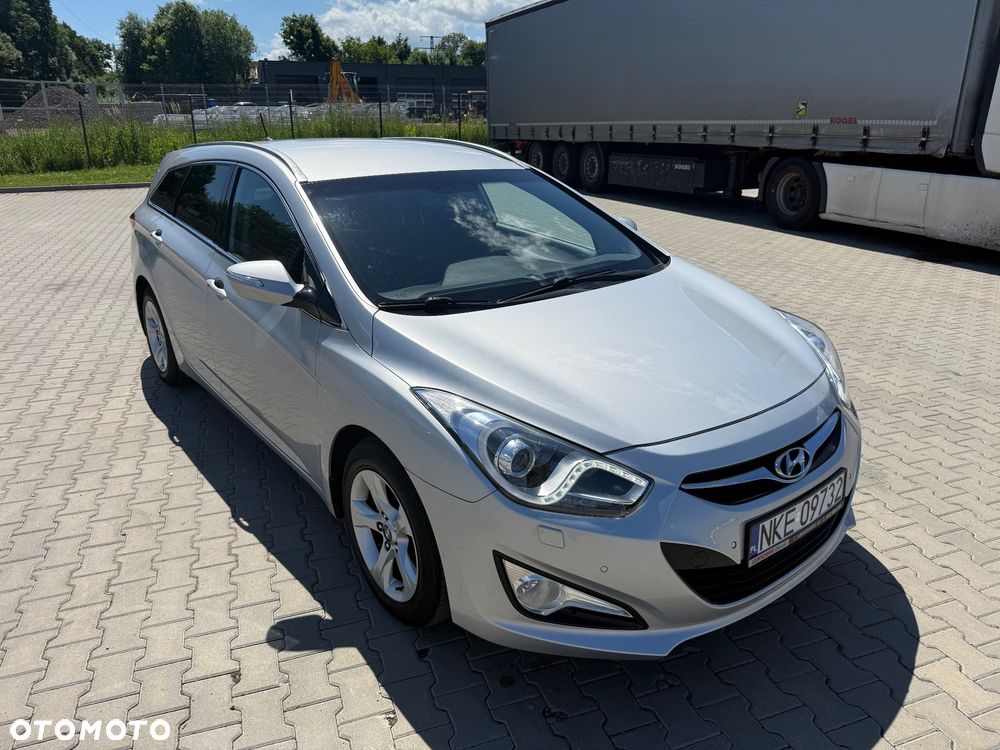 Hyundai i40 Kombi blue 1.6 Family+ - 14
