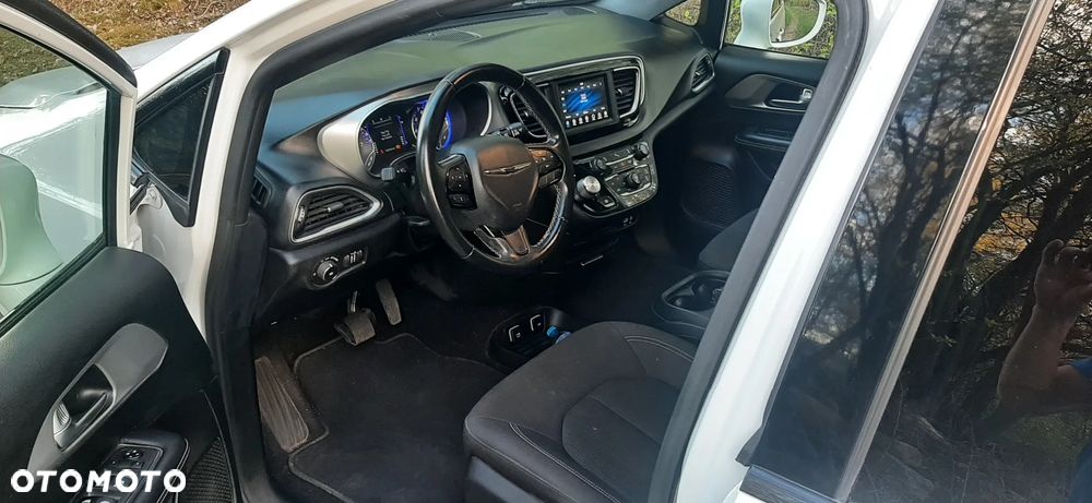 Chrysler Pacifica - 11